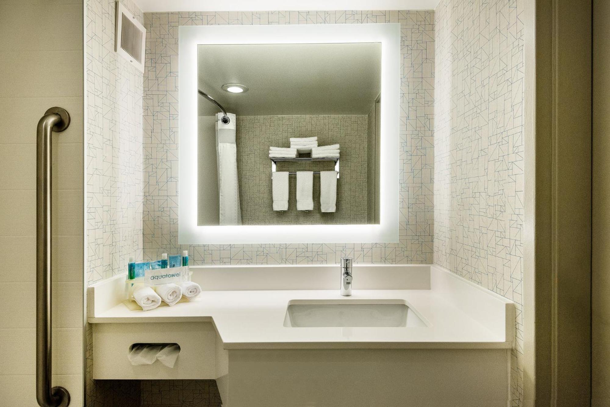 Holiday Inn Express Flint-Campus Area By Ihg Eksteriør bilde